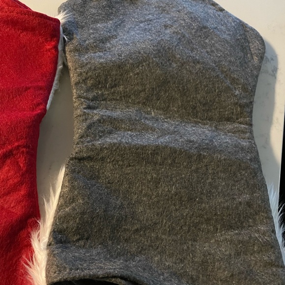 Set of holiday pet paw stockings - Picture 4 of 6